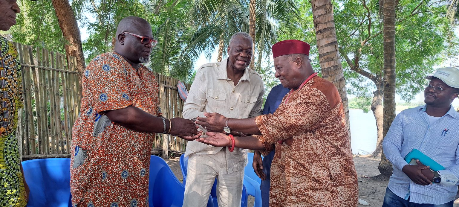 Lacs 1/Assainissement : La Fondation « Aquereburu&Partners » offre des blocs sanitaires à la commune des Lacs 1